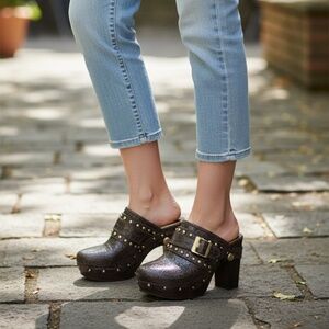 Vince Camuto Christies‎ Clogs Women's Brown Distressed Leather Slip On Shoes